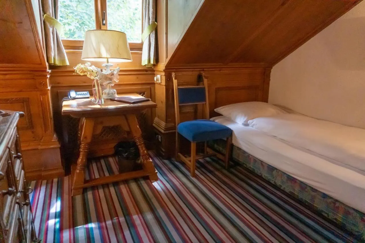 Hotel Schrenkhof Унтерхахинг
