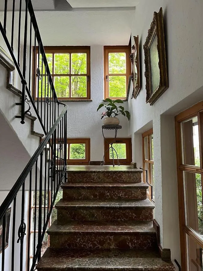 Hotel Schrenkhof Унтерхахинг 3*,