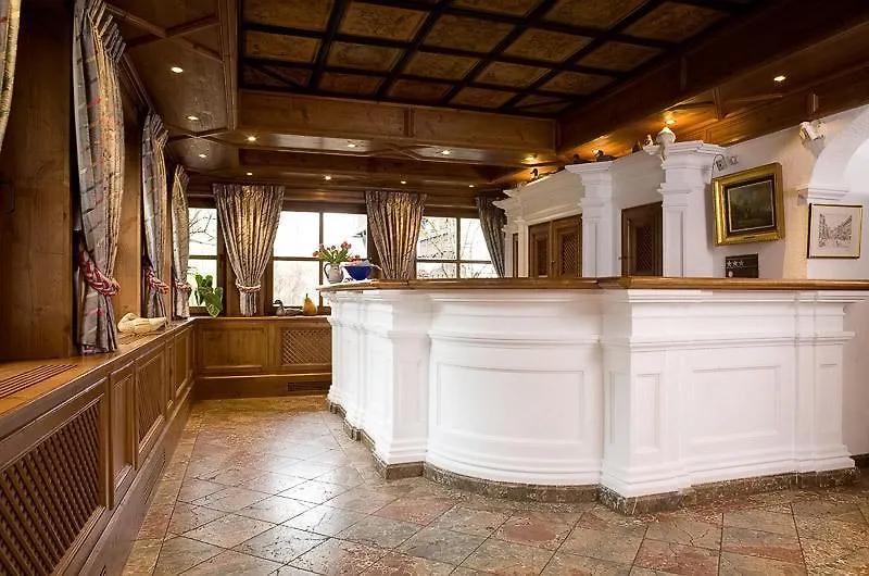 Hotel Schrenkhof Унтерхахинг